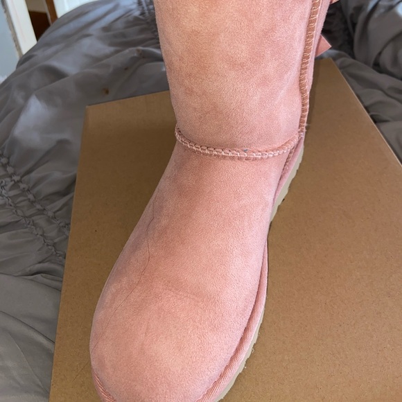 UGGS - Picture 1 of 4